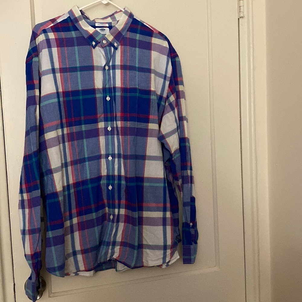 Old navy slim fit button down size: 3XL
